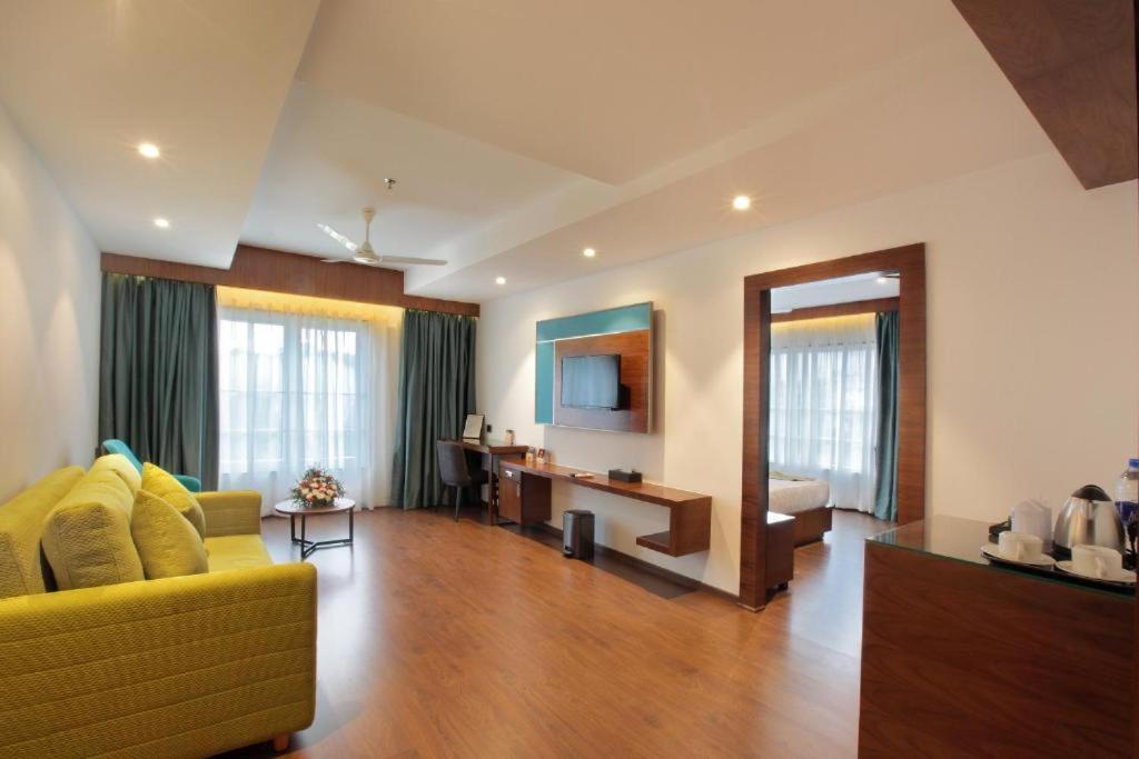 Hotel Ceasar Palace Thodupuzha Dış mekan fotoğraf