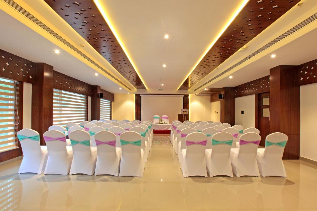 Hotel Ceasar Palace Thodupuzha Dış mekan fotoğraf